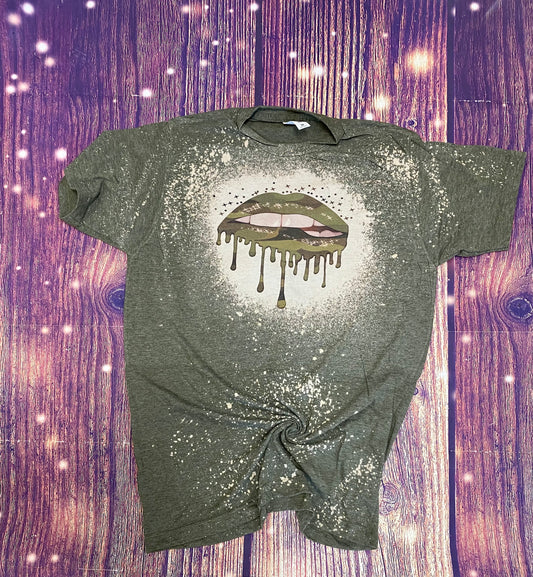 Camo Lips Bleach Tee